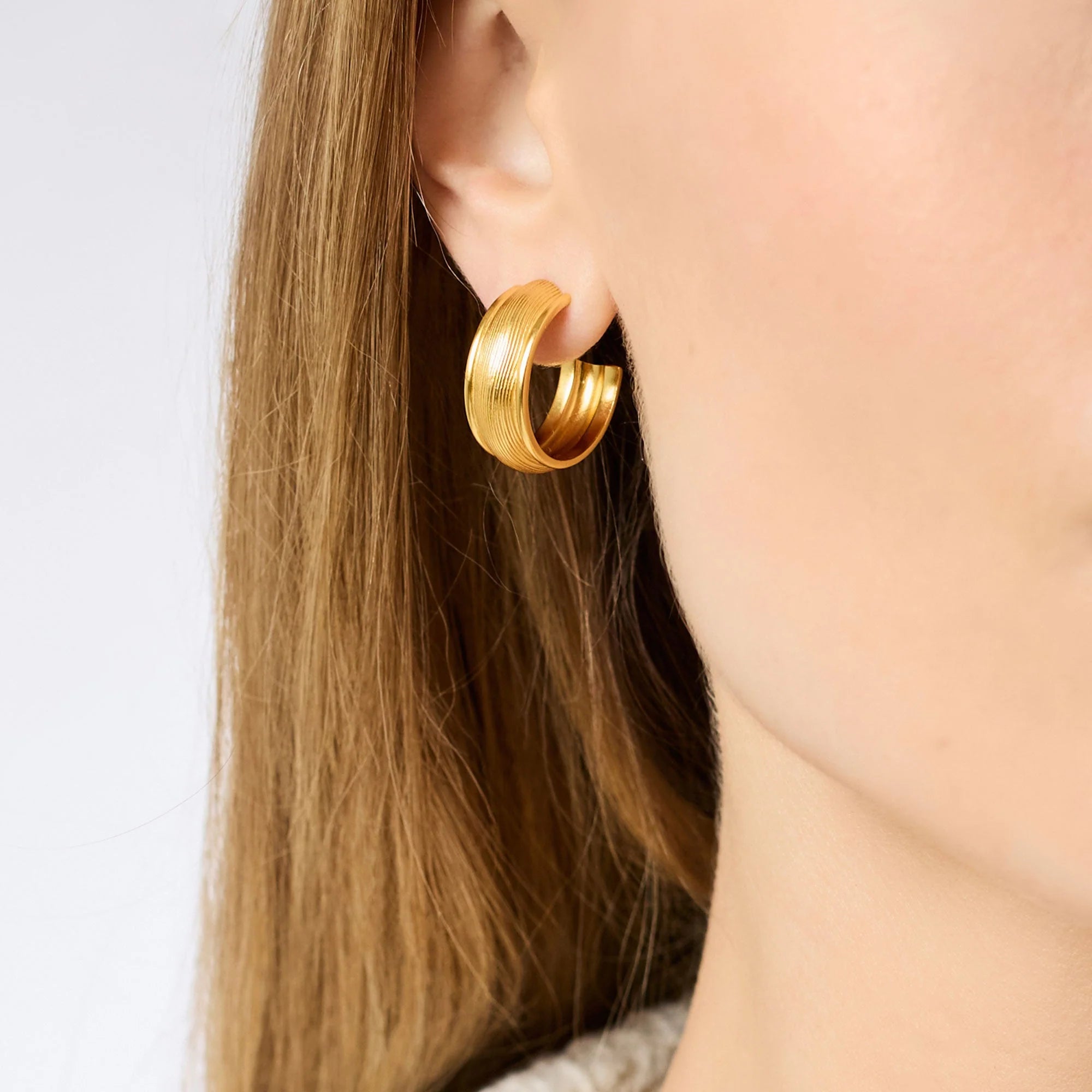 Julie Vos Cobblestone Hoop Earring
