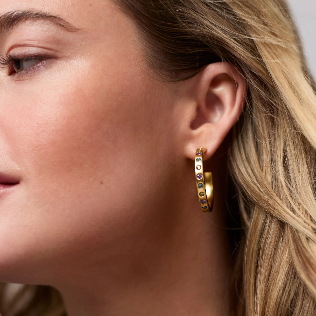 Julie Vos Rainbow Hoop - Champagne Radiance