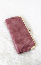 Kiss Clutch